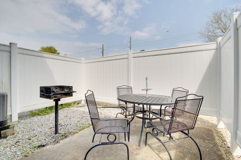 Biloxi Vacation Rental | 2BR | 1.5BA | 985 Sq Ft | Step-Free Entry