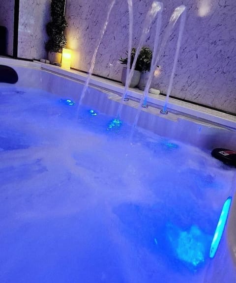 Indoor spa tub