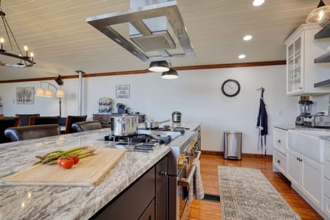 Find a fully-equipped chef`s kitchen w/ 12` marble countertop.