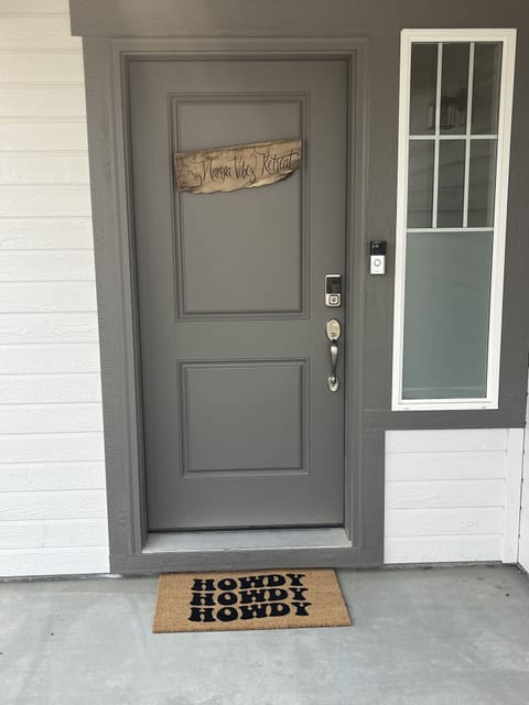 Howdy door meets Nampa charm—welcome to cozy Idaho vibes at your front door