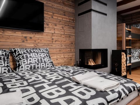 Bedroom, Bed, Bedding, Bed Sheet, Wood, Furniture, Interior Design, Flooring, Throw Pillow, Floor