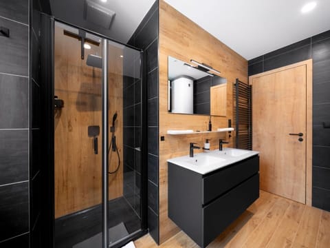 Flooring, Plumbing Fixture, Floor, Plumbing, Sink, Bathroom Cabinet, Tap, Tile, Bathroom, Bathroom Sink