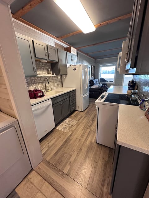 Fully functional kitchen, view the lake while cooking!