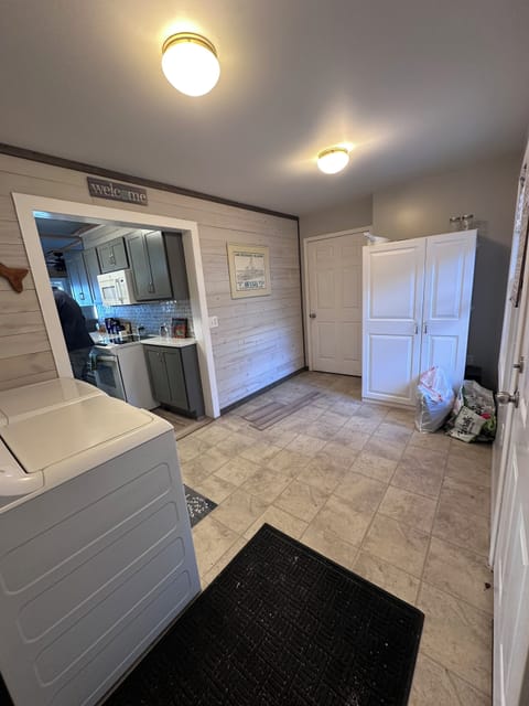 Front entry way to drop your bags and go!