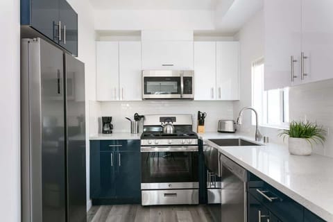 Well-furnished Kitchen