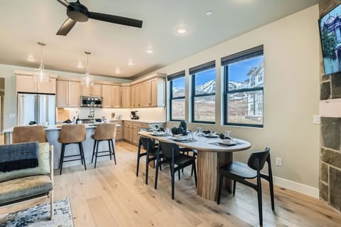 Plenty of space for your group to enjoy a meal together or catch a quick pre mountain snack