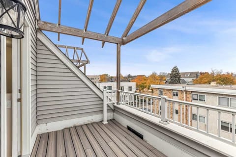 30-web-or-mls-2808-Colfax-Ave-030