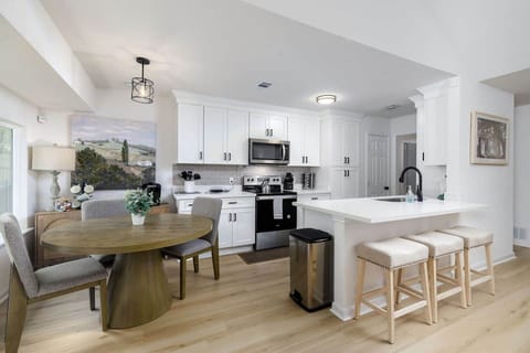 Breakfast Nook/Kitchen