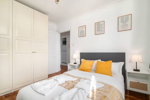 Central london, cosy room,  double bed, entire flat