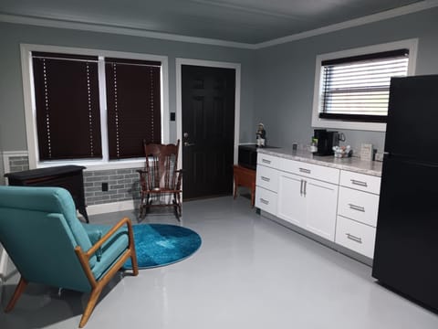 seating area with addtional counter space and storage