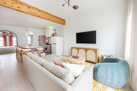 Spacious living room with seating for your entire group!