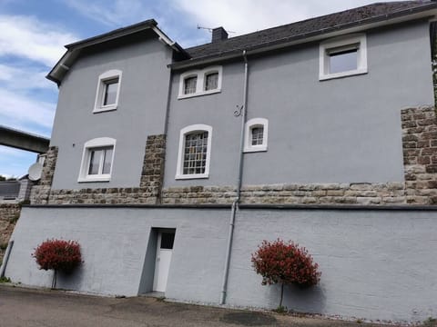 8f2ba9b7 1ffe 4f78 a1c7 9d51f375955b