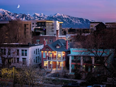 Our Luxury rental has jaw dropping views of both the mountains and the city!