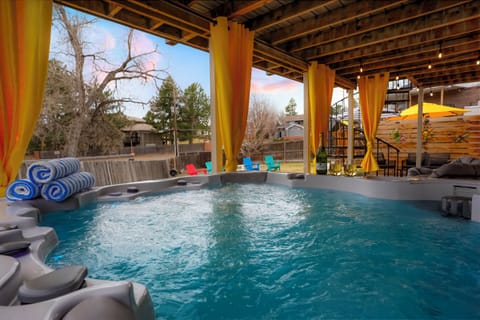 Hot-tub on the lower patio. 