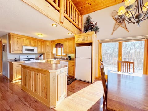 Beautiful Kitchen and dining space_inPixio