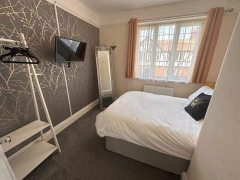 The Mustard Room - 1 Double Bed