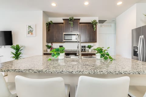 Kitchen | Breakfast Bar