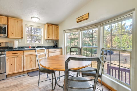 Dining Area | Dishware & Flatware | Central A/C & Heat