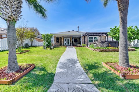 Slidell Vacation Rental | 3BR | 2BA | 1 Step Required | 2,000 Sq Ft