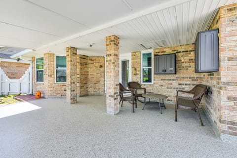 Covered Patio | Dining Area