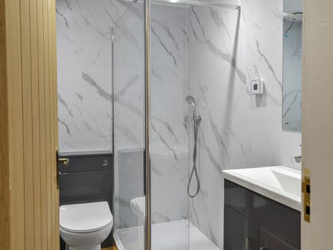 Bathroom | The Ouse - Flat 2 - Holgreaves Apartments, York