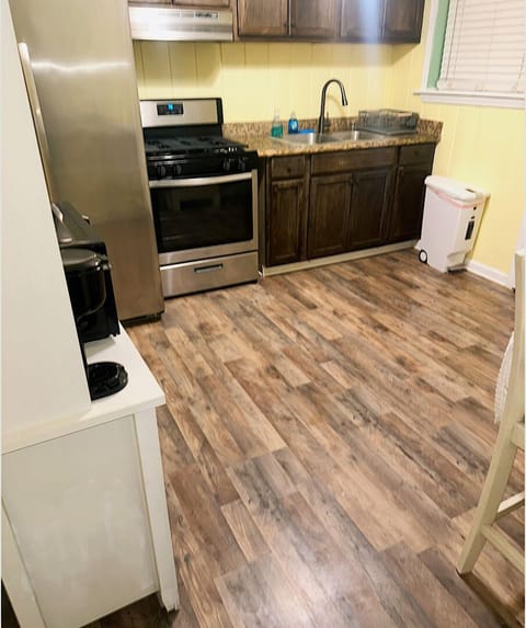 Full size kitchen