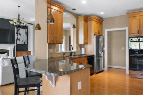 Kitchen seating for 6