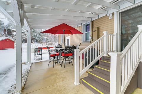Covered Patio | Gas & Charcoal Grills