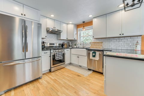 Kitchen | Keurig & Drip Coffee Makers | Toaster | Cooking Basics