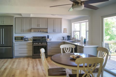 Dining Table | Dishware & Flatware Provided