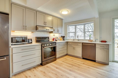 Kitchen | Cooking Basics | Coffee Maker | Main Level