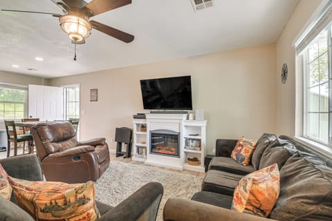 Coulterville Vacation Rental | 2BR | 1BA | 865 Sq Ft | Step-Free Access