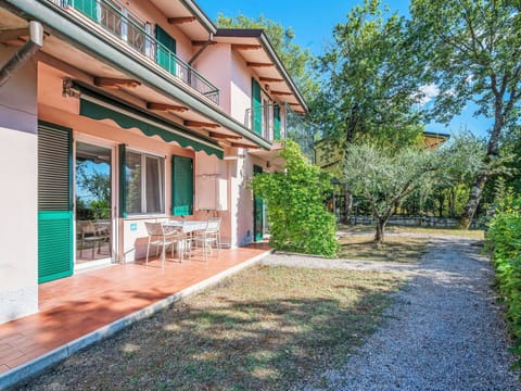 Residential Area, Home, Balcony, Estate, Suburb, Shade, Villa, Hacienda, Porch, Farmhouse