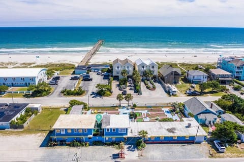 Top Floor South Condo - Sunshine Stay