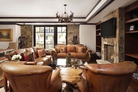 Three Bedroom Residence offers mountain view