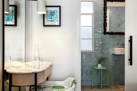 Get ready with bright mirrors and a calm, coastal palette.