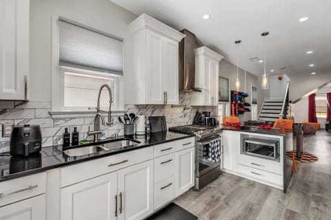 Experience cooking convenience with our modern kitchen appliances that blend style and functionality seamlessly.