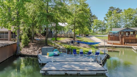 Pull right up. Dock your boat and settle in to our lakeside hideaway.