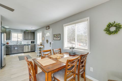 Dining Table | Dishware & Flatware