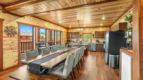 Dining table seating for 10+