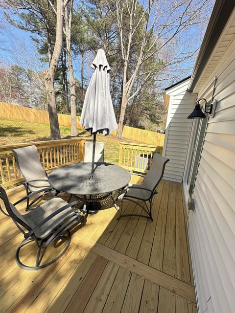 Outdoor Eating on deck