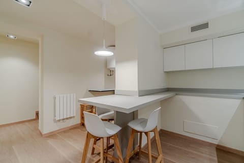 80 sqm apartment for 3 people, located on the ground floor (steps required for access). Just a 6-minute drive from Caprafico Beach, the accommodation is in Nervi, one of the most charming districts of Genoa, known for its parks, historic villas, and the  Apartment in Genoa
