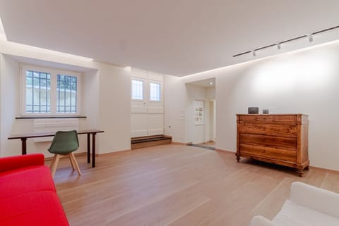 80 sqm apartment for 3 people, located on the ground floor (steps required for access). Just a 6-minute drive from Caprafico Beach, the accommodation is in Nervi, one of the most charming districts of Genoa, known for its parks, historic villas, and the  Apartment in Genoa