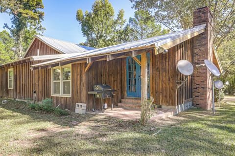 Exterior | Charcoal Grill