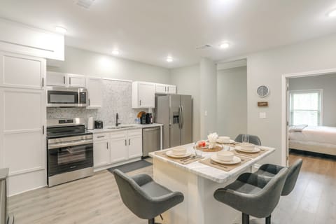 Kitchen | Stove/Oven | Breakfast Bar