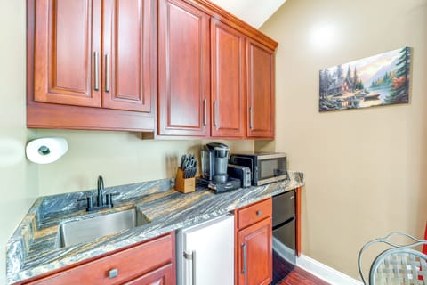 Kitchenette | Keurig | Microwave