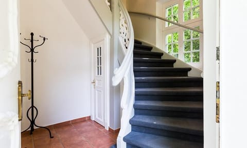 Entrance area with staircase and coat rack