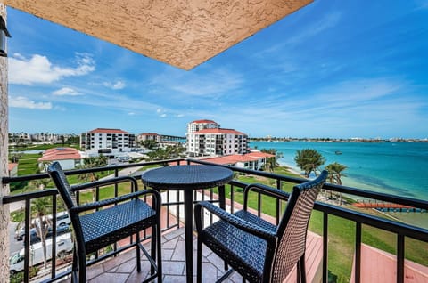 0-web-or-mls-Balcony 1-2