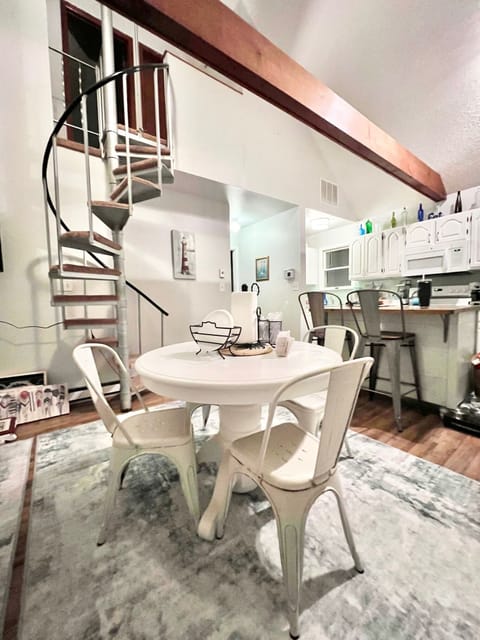 Eating Area; additional leaf and chairs available