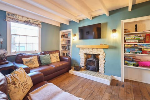 Ship's Bell, Staithes - Host & Stay